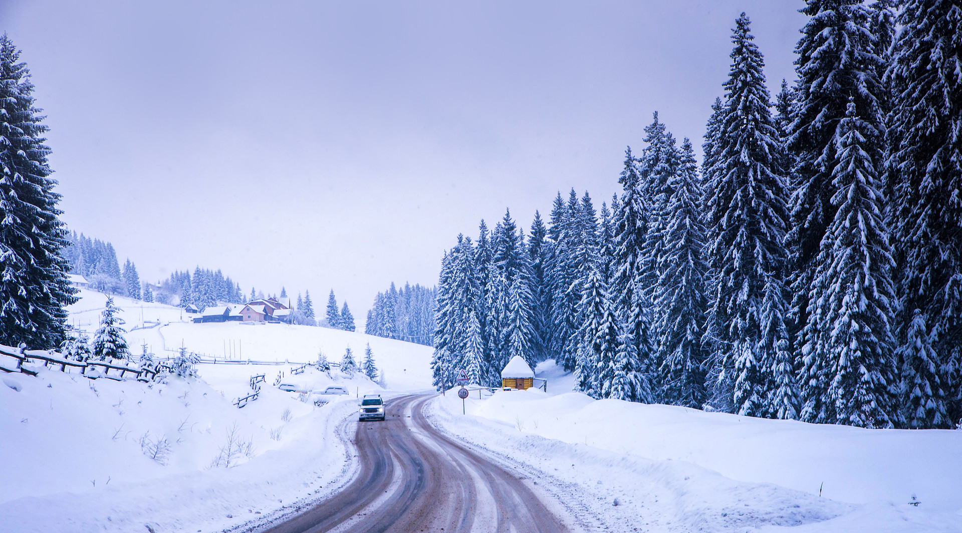 A hólánc használata ilyen havas utakon különösen fontos a biztonság érdekében